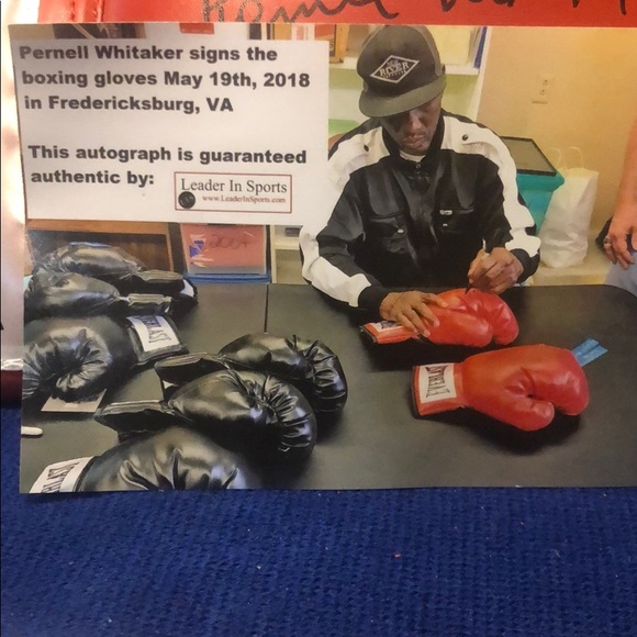 Pernell Whitaker (RIP)  Autographed Glove - Picture 2 of 3